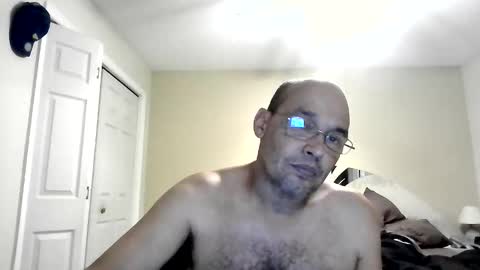 Snapshot of latinoinfla chatting on 10-24-25, 01:46 latinoinfla online show from 10-24-25, 01:46