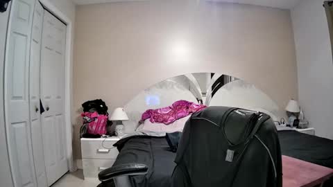 Snapshot of latinoinfla chatting on 11-14-25, 01:26 latinoinfla online show from 11-14-25, 01:26