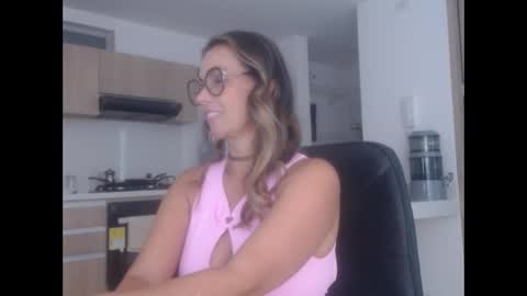 latinpaprika online show from 11-23-25, 12:38