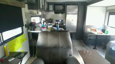 latniter online show from 10-26-25, 07:42