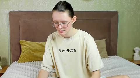 latoriacosner online show from 02-04-26, 04:18