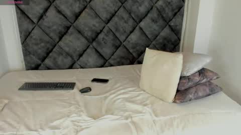 LEANDRO online show from 09-19-25, 03:52