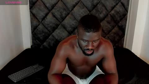 LEANDRO online show from 10-21-25, 02:01