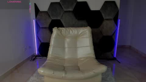 LEANDRO online show from 05-01-26, 03:55