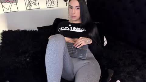Laura 3 online show from 07-25-26, 09:56