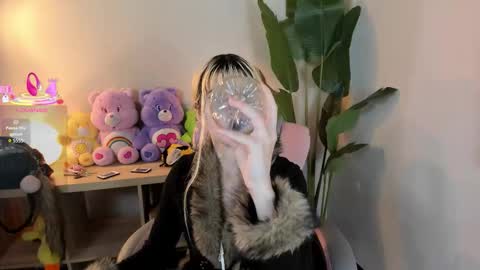 laukyubey1 online show from 10-24-25, 01:57