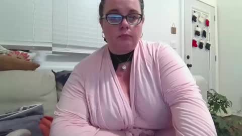 LauLauMa online show from 12-20-24, 01:14