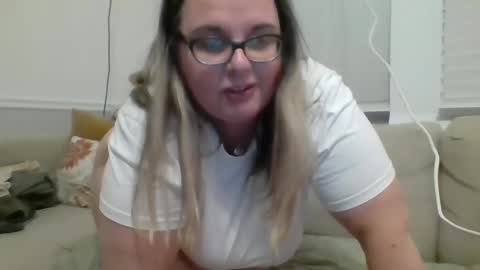 LauLauMa online show from 01-13-25, 03:01
