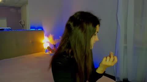 Laura online show from 11-25-25, 06:13