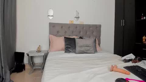   online show from 11-01-25, 02:19