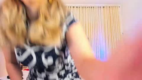 Snapshot of laura__martiinez chatting on 02-17-26, 01:29 online show from 02-17-26, 01:29