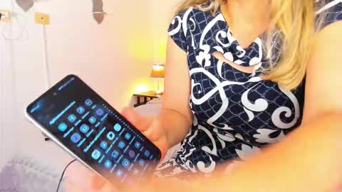 Snapshot of laura__martiinez chatting on 02-19-26, 01:01 online show from 02-19-26, 01:01