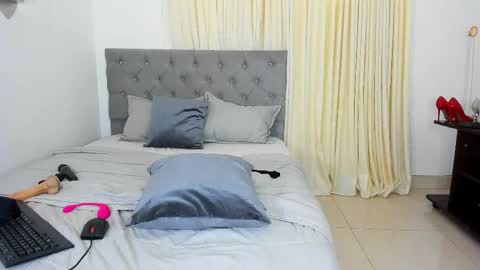 Snapshot of laura__martiinez chatting on 04-07-26, 03:12 online show from 04-07-26, 03:12