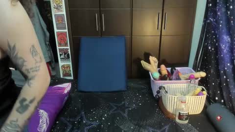  Wen  online show from 11-12-25, 04:07