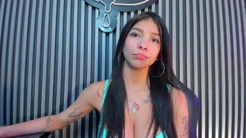 Snapshot of laura_aristizabal_19 chatting on 12-11-24, 06:42 Laura online show from 12-11-24, 06:42