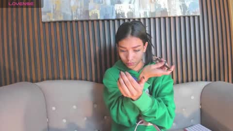 Snapshot of laura_aristizabal_19 chatting on 12-16-24, 01:22 Laura online show from 12-16-24, 01:22