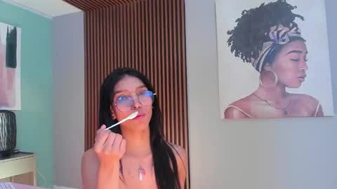 Snapshot of laura_aristizabal_19 chatting on 12-27-24, 07:57 Laura online show from 12-27-24, 07:57