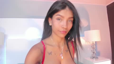 Snapshot of laura_aristizabal_19 chatting on 01-19-25, 06:43 Laura online show from 01-19-25, 06:43