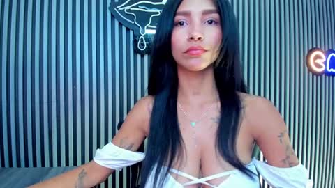 Snapshot of laura_aristizabal_19 chatting on 01-21-25, 01:32 Laura online show from 01-21-25, 01:32