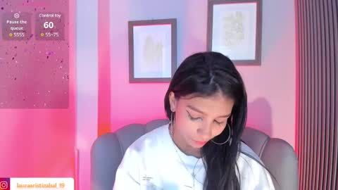Snapshot of laura_aristizabal_19 chatting on 01-25-25, 08:42 Laura online show from 01-25-25, 08:42