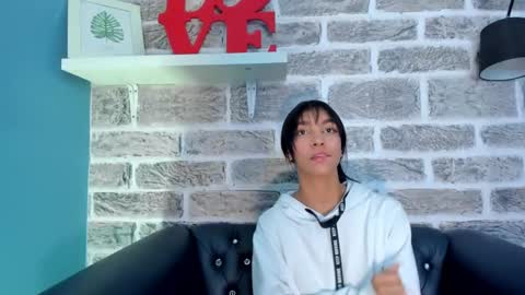 Snapshot of laura_aristizabal_19 chatting on 03-03-25, 06:55 Laura online show from 03-03-25, 06:55