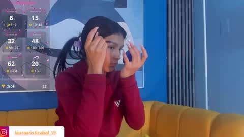Snapshot of laura_aristizabal_19 chatting on 03-06-25, 01:35 Laura online show from 03-06-25, 01:35