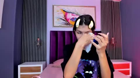 Snapshot of laura_aristizabal_19 chatting on 03-12-25, 12:47 Laura online show from 03-12-25, 12:47
