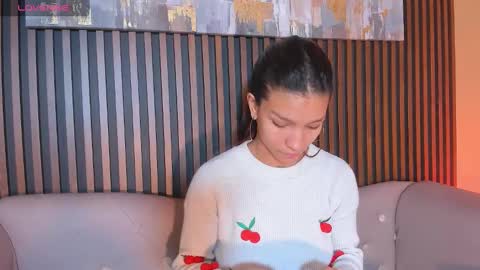 Snapshot of laura_aristizabal_19 chatting on 09-18-25, 01:35 Laura online show from 09-18-25, 01:35