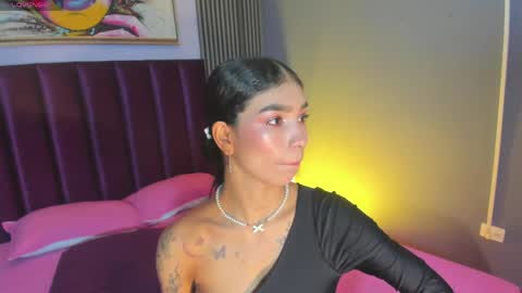 Laura online show from 04-29-26, 01:04