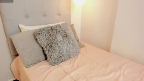 Laura Bonnet  online show from 01-03-25, 08:10