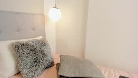 Laura Bonnet  online show from 01-08-25, 07:03