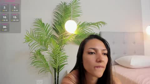 Laura Bonnet  online show from 01-16-25, 08:33