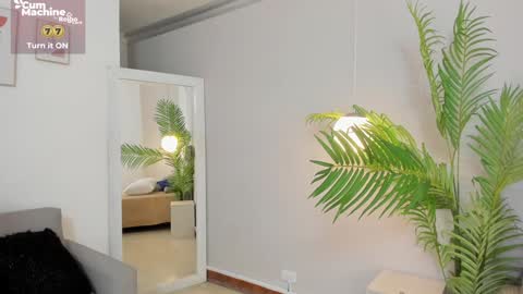 Laura Bonnet  online show from 01-24-25, 07:41