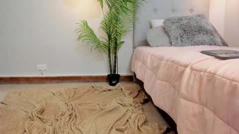 Laura Bonnet  online show from 01-30-25, 10:29