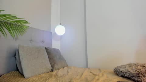 Laura Bonnet  online show from 03-03-25, 06:48