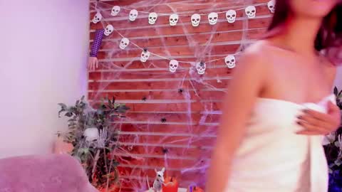 Laura Bonnet  online show from 10-28-25, 03:14