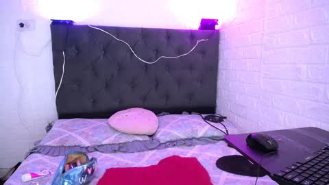 LAURA online show from 12-15-24, 04:37