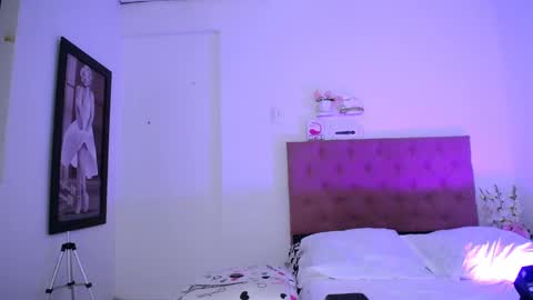 LAURA online show from 12-21-24, 03:42