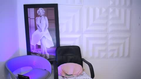 LAURA online show from 09-25-25, 03:49