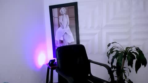 LAURA online show from 11-13-25, 05:34