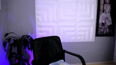 LAURA online show from 11-27-25, 05:15