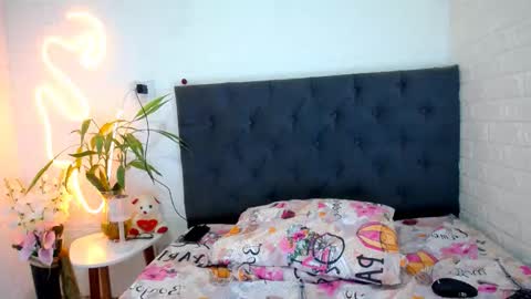 Snapshot of laura_candy02 chatting on 03-11-26, 06:47 LAURA online show from 03-11-26, 06:47