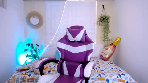 LAURA online show from 05-03-26, 06:03