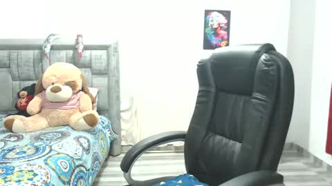 CALL ME LOVE  LAURA online show from 10-22-25, 02:45