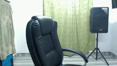 Snapshot of laura_craizy chatting on 05-12-26, 03:14 CALL ME LOVE LAURA online show from 05-12-26, 03:14