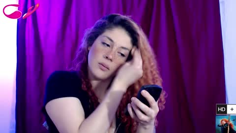 Snapshot of laura_fountain_ chatting on 01-31-25, 08:22 weedcam Curly Laura OF online show from 01-31-25, 08:22