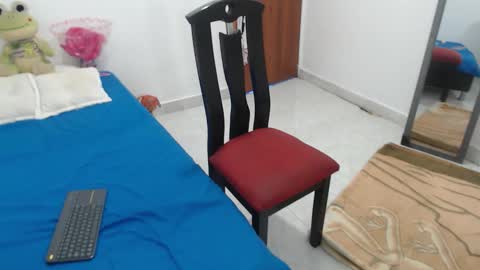 laura_foxx2379 online show from 12-03-25, 05:00