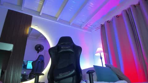 Lura online show from 09-12-25, 11:32