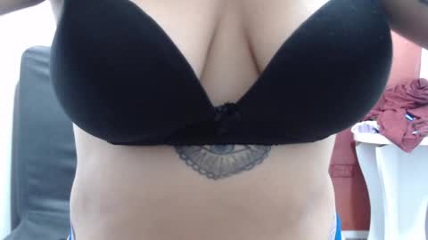  Laura  online show from 10-22-25, 03:23