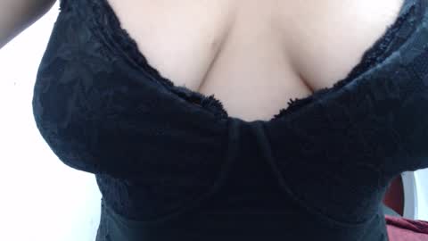  Laura  online show from 11-03-25, 06:25